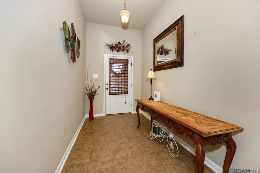 14200 Caribbean Dr, Gonzales, LA 70737 - #2