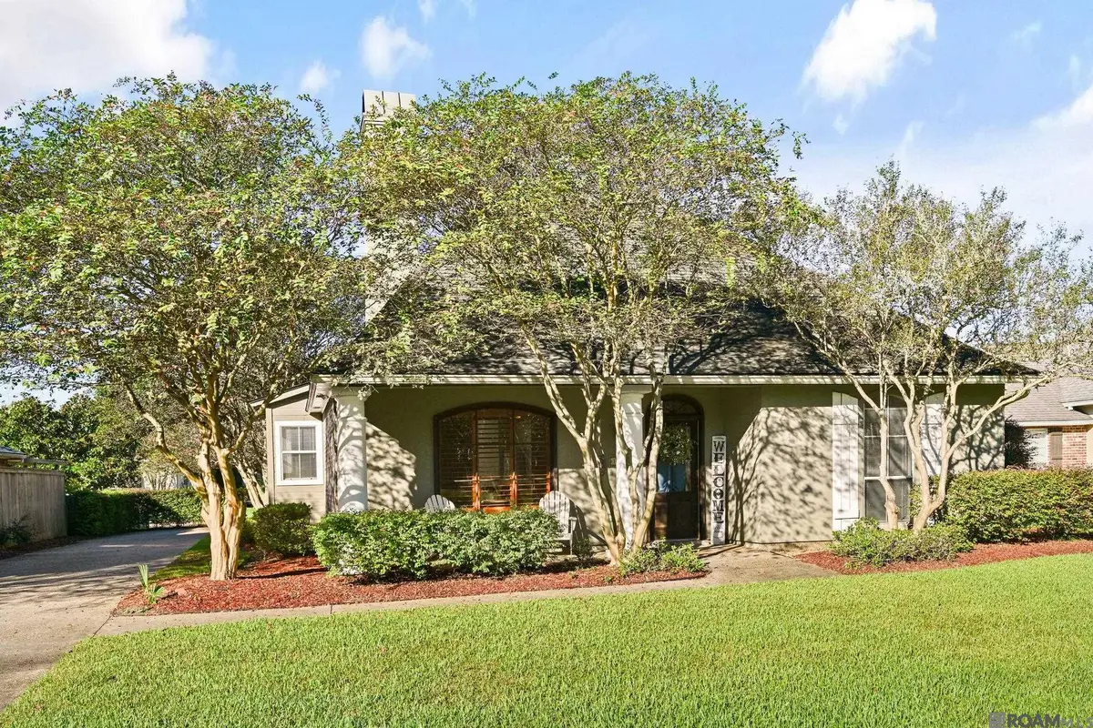 18927 W Lake Terrace Dr, Baton Rouge, LA 70817 - #1