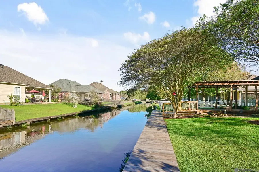 18927 W Lake Terrace Dr, Baton Rouge, LA 70817 - #2