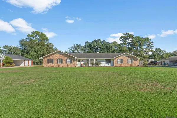 5824 Fennwood Dr, Zachary, LA 70791