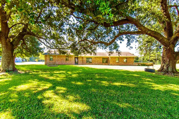 915 Bayou Blue Rd, Houma, LA 70364