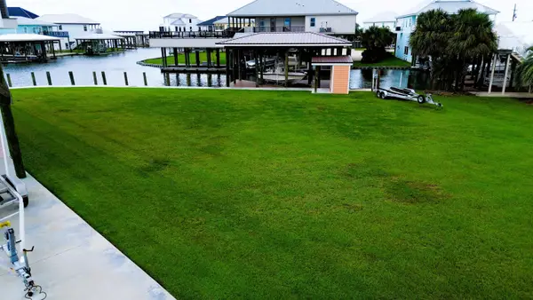 5000 Drake Ln, Grand Isle, LA 70358