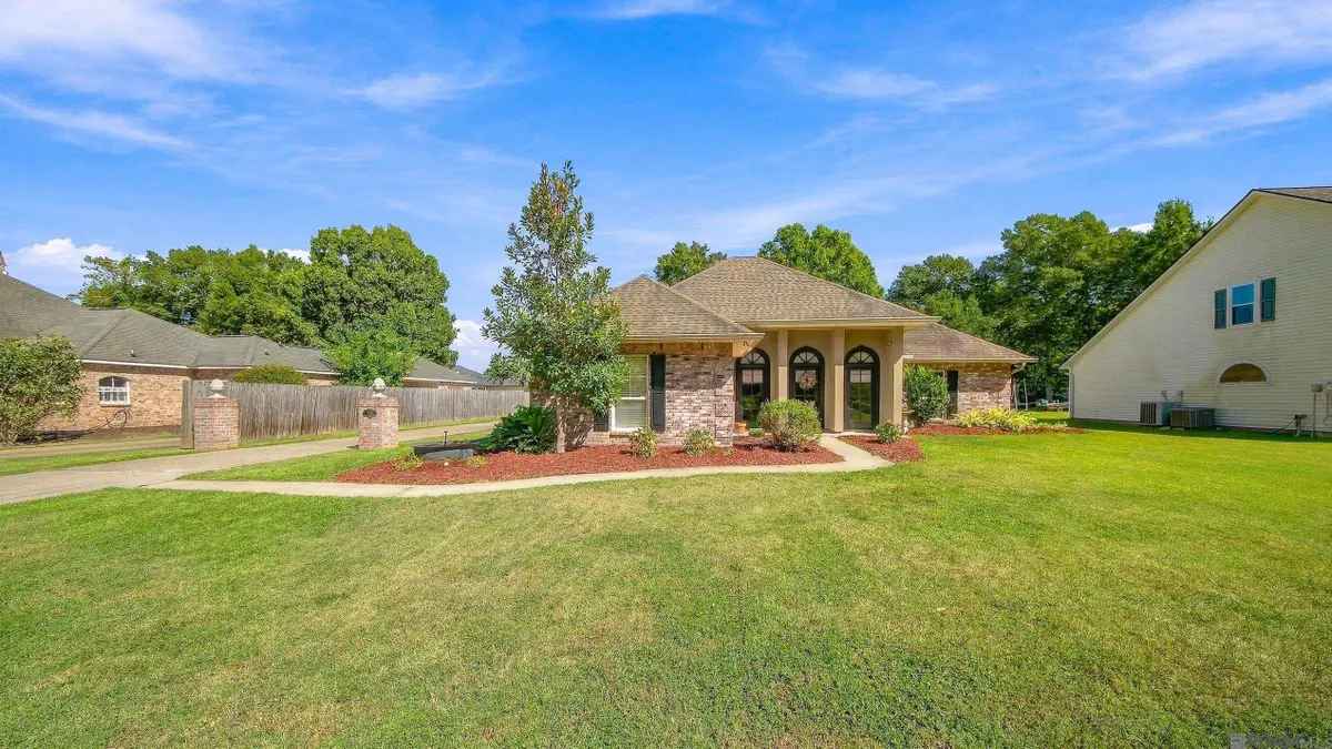 2010 Fairview Ave, Port Allen, LA 70767 - #1
