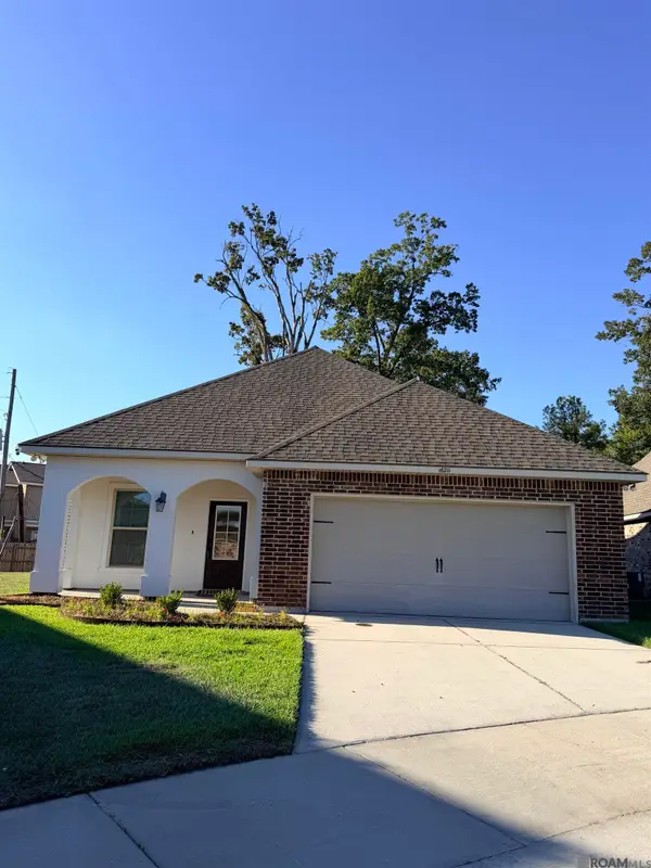 16211 White Rose Dr, Baton Rouge, LA 70817