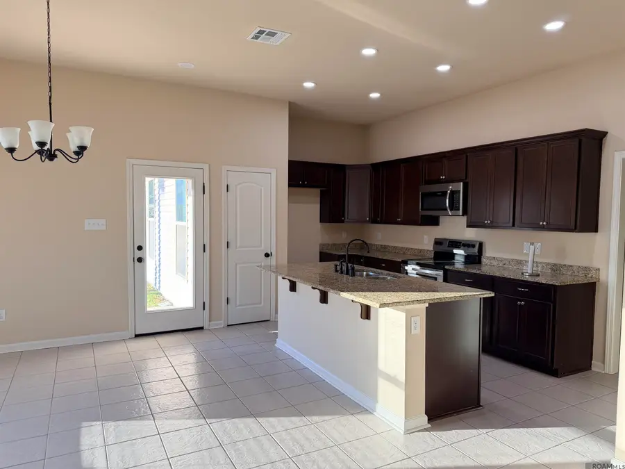 16211 White Rose Dr, Baton Rouge, LA 70817 - #2