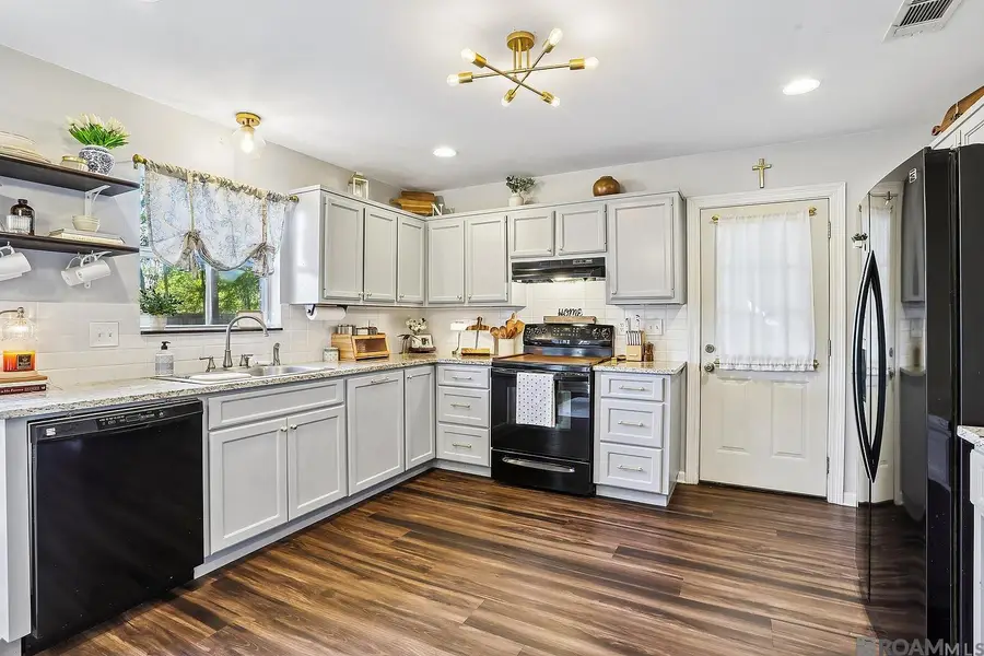 1424 Jason Dr, Denham Springs, LA 70726 - #2