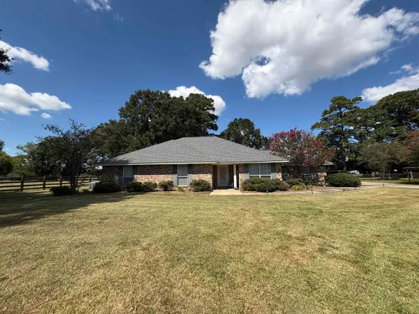 172 Whispering Oaks Dr, Opelousas, LA 70570