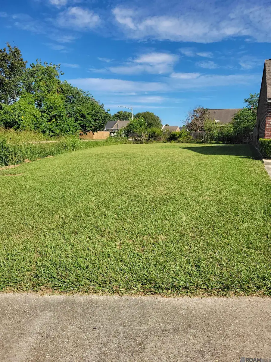 8912 Pecan Tree Dr, Gardere, LA 70810 - #2