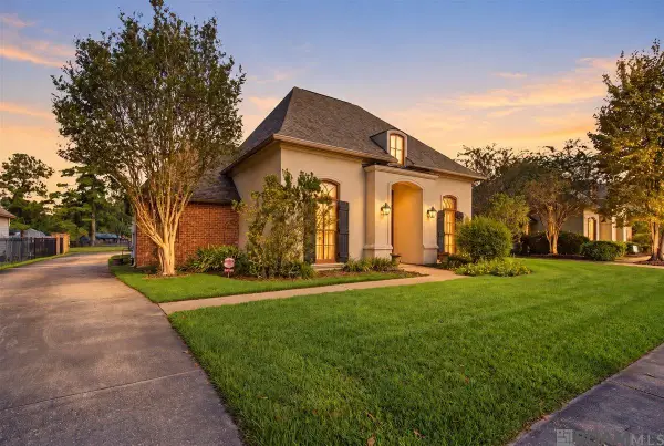 9456 Homestead Dr, Baton Rouge, LA 70817
