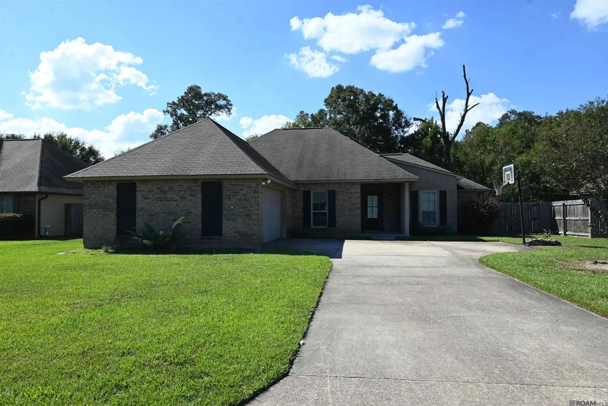 28951 Willow Lake Dr, Denham Springs, LA 70726 - #1