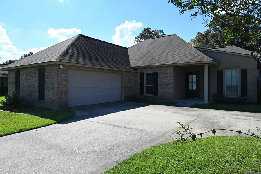 28951 Willow Lake Dr, Denham Springs, LA 70726 - #2