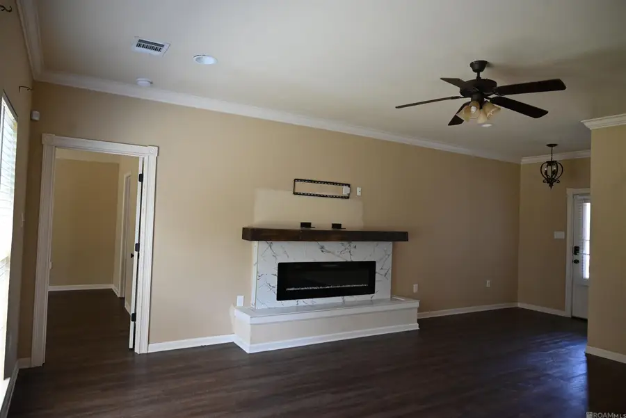 28951 Willow Lake Dr, Denham Springs, LA 70726 - #3