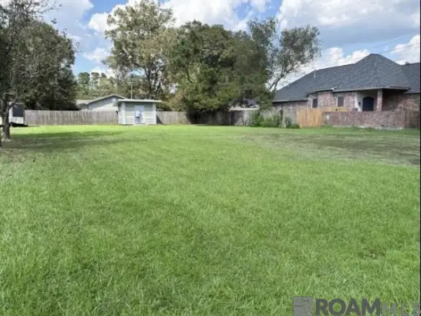 921 Montgomery Ave, Denham Springs, LA 70726