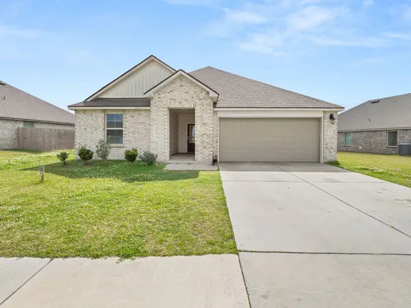 784 Gold Finch Way, Moss Bluff, LA 70611