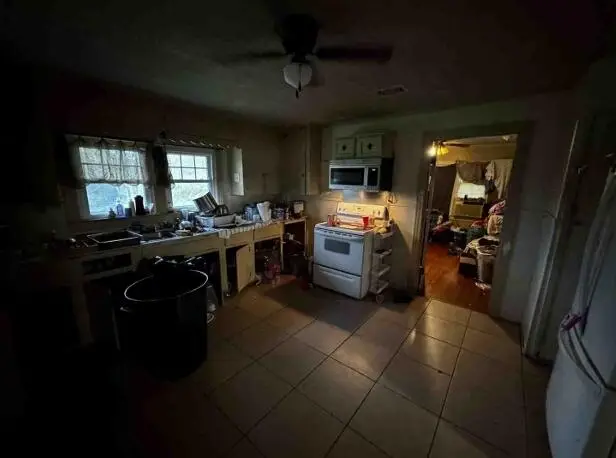 600 Anacoco, Leesville, LA 71446 - #3