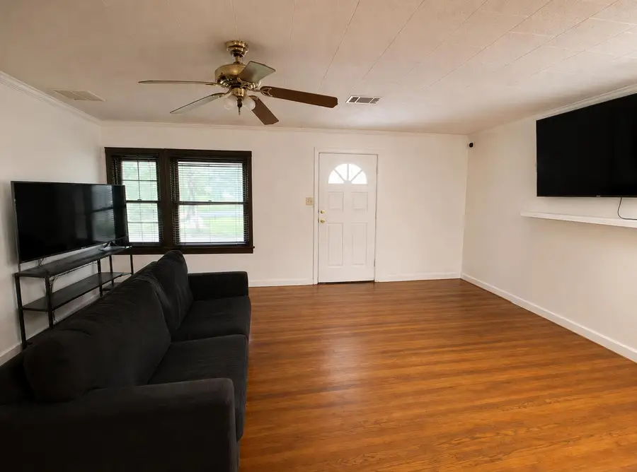 600 Anacoco St, Leesville, LA 71446 - #3