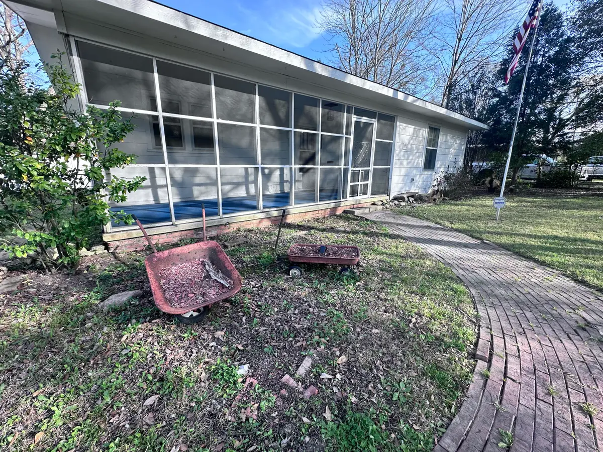 805 Dennis Ave, Leesville, LA 71446 - Image #1