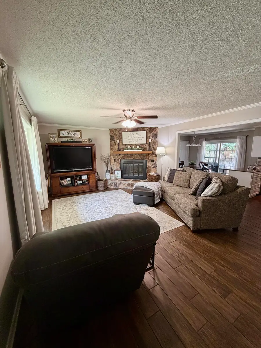 105 Whispering Pines, Leesville, LA 71446 - #2
