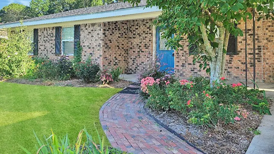 1914 Donna Dr, Deridder, LA 70634 - Image #2