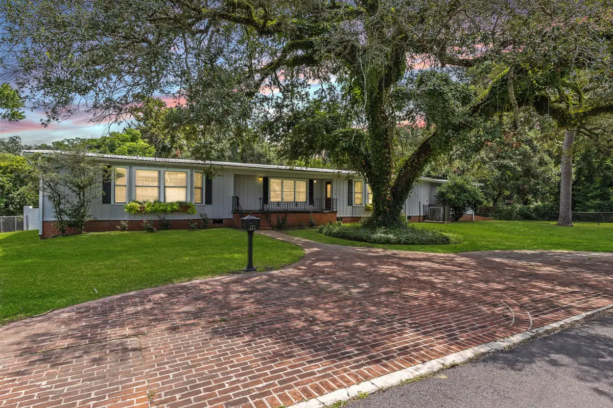 201 Edgewood Dr, Lafayette, LA 70503 - Image #1