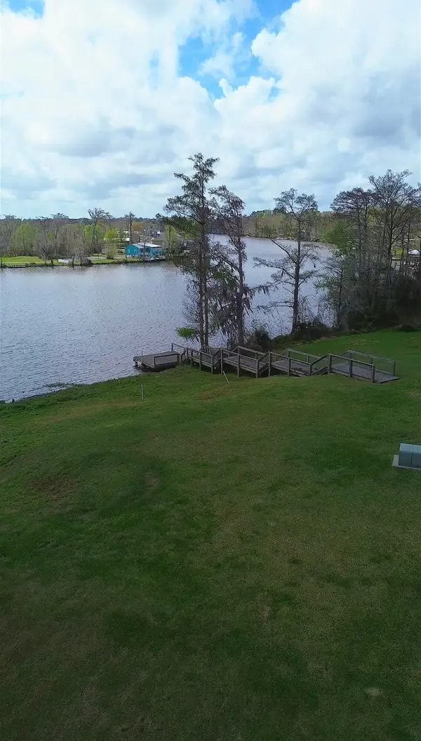 Camelia Ct, Lake Charles, LA 70611