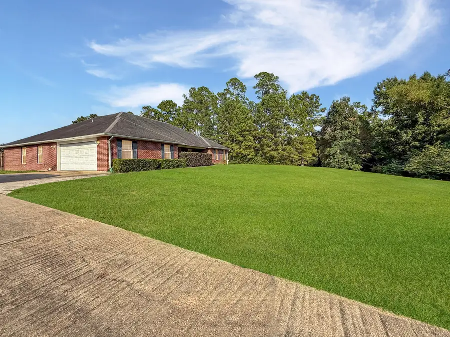 710 Woodland Dr, Leesville, LA 71446 - Image #2