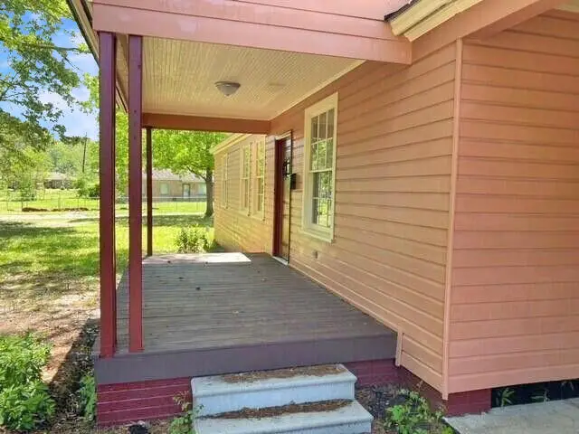 1104 Pinckney, Leesville, LA 71446 - #2