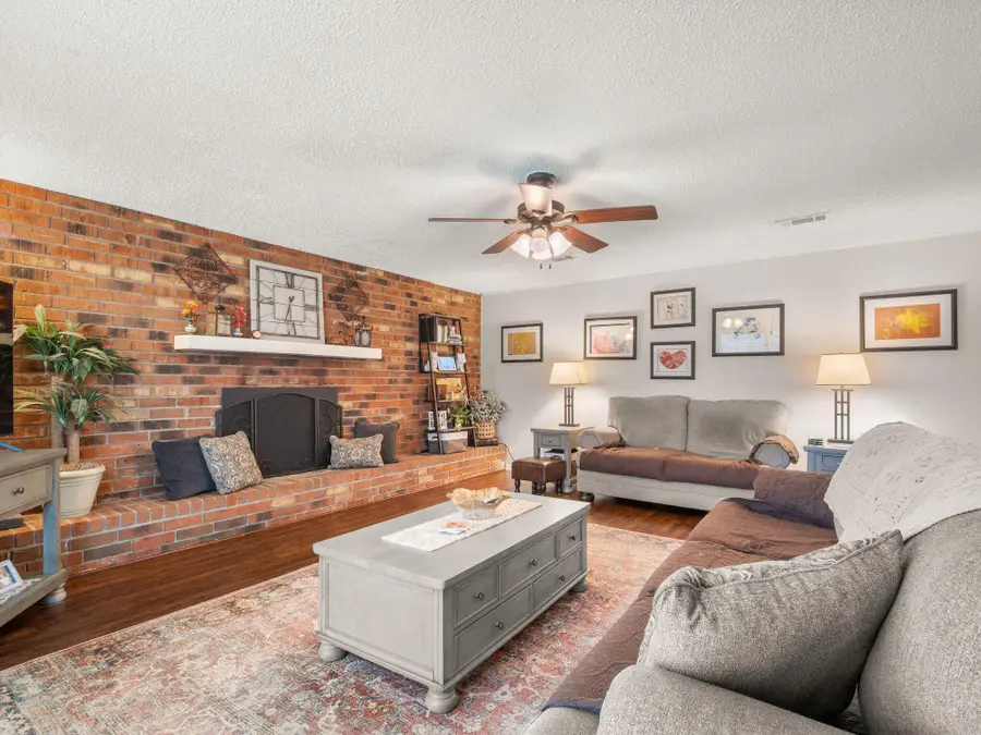 166 Foster Road, Leesville, LA 71446 - Image #2