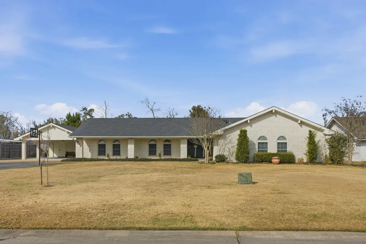 1518 S Chateau Circle, Lake Charles, LA 70605 - Image #1