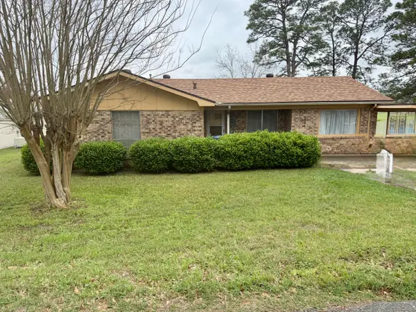 225 Country Club Rd, Leesville, LA 71446