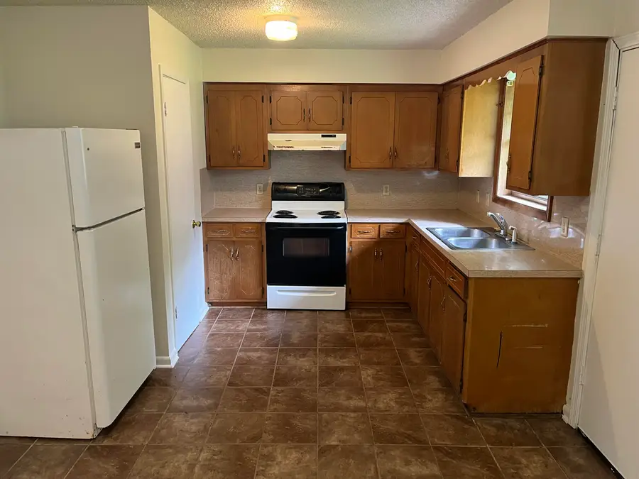 1304 Butler, Leesville, LA 71446 - #2