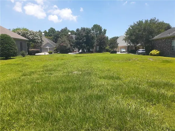 33 Fairway Oaks Drive, New Orleans, LA 70131