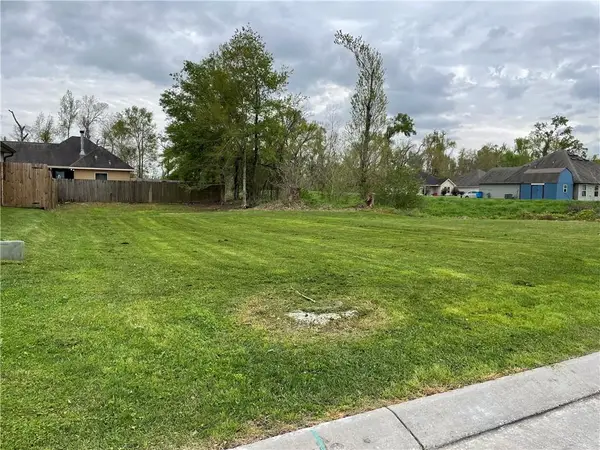 405 Ashton Oaks Lane, Luling, LA 70070