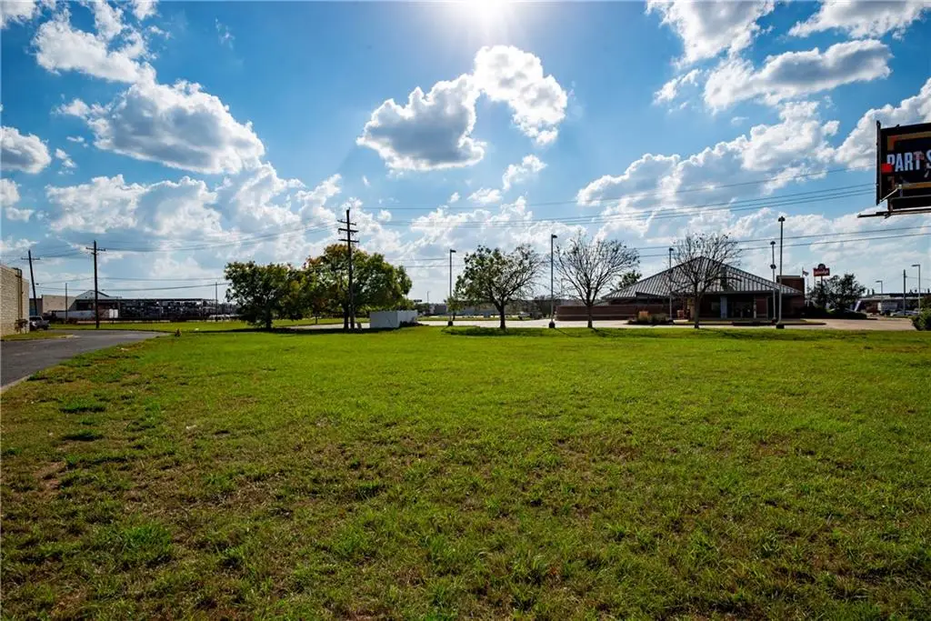 2107 N Mall Drive, Alexandria, LA 71301 - #1