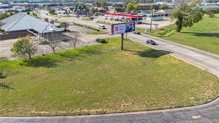 2107 N Mall Drive, Alexandria, LA 71301 - #2