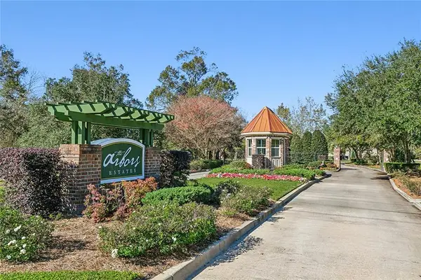 20 Arbor Circle, New Orleans, LA 70131