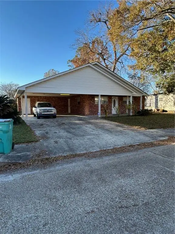 211 N Walnut Street, Opelousas, LA 70570