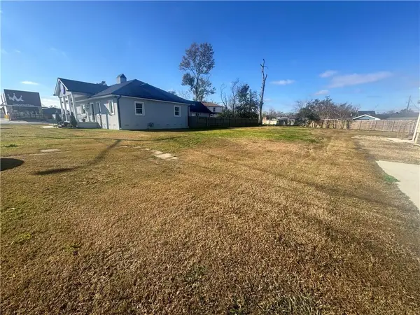 8572 Jefferson Highway, Harahan, LA 70123