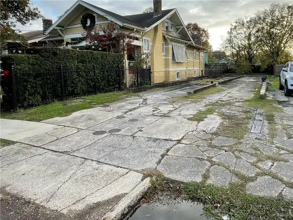 8226 Apricot Street, New Orleans, LA 70118