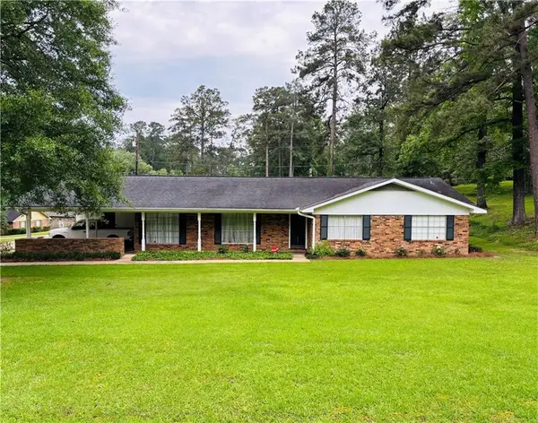 203 Iris Park Drive, Pineville, LA 71360