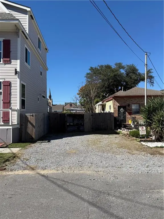 1013 N Derbigny Street, New Orleans, LA 70116