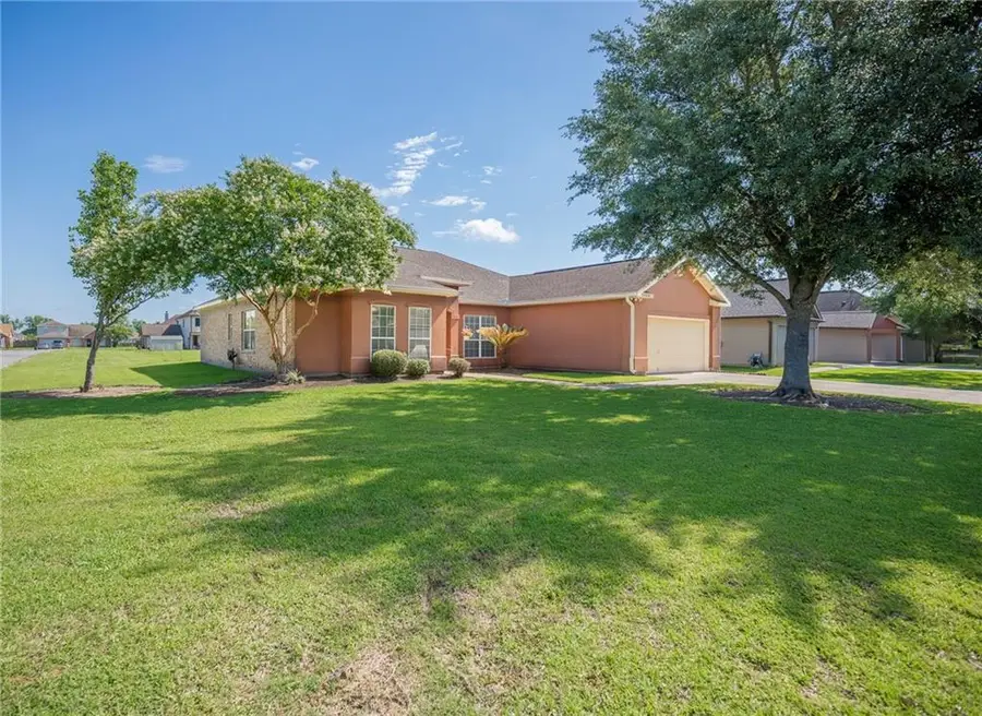 39070 Pirogue Avenue, Gonzales, LA 70737 - Image #2