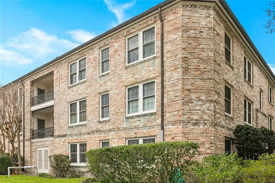 5402 St Charles Avenue, New Orleans, LA 70115 - Image #2