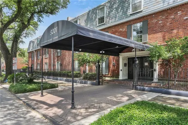 3201 St Charles Avenue #230, New Orleans, LA 70115