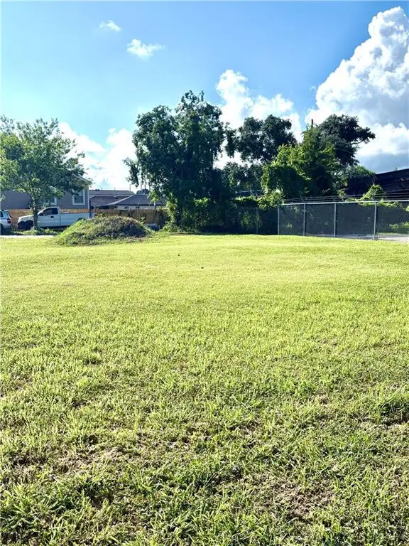 2117 Montegut Street, New Orleans, LA 70117 - Image #2