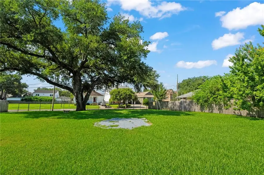 337 Stafford Place, New Orleans, LA 70124 - Image #2