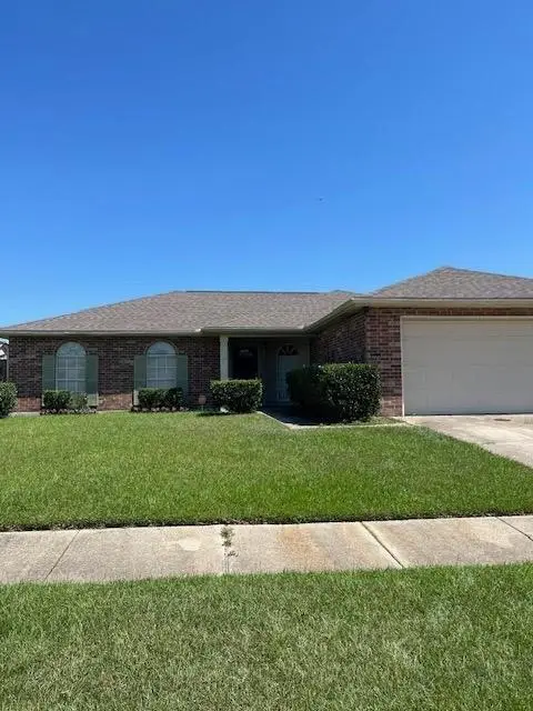 4901 Wood Forest Drive, Marrero, LA 70072