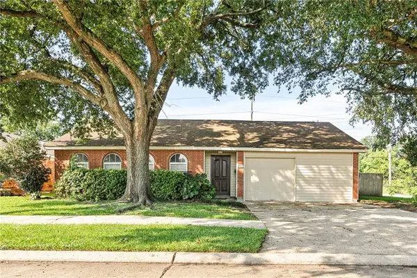 800 Hickory Street, Gretna, LA 70056