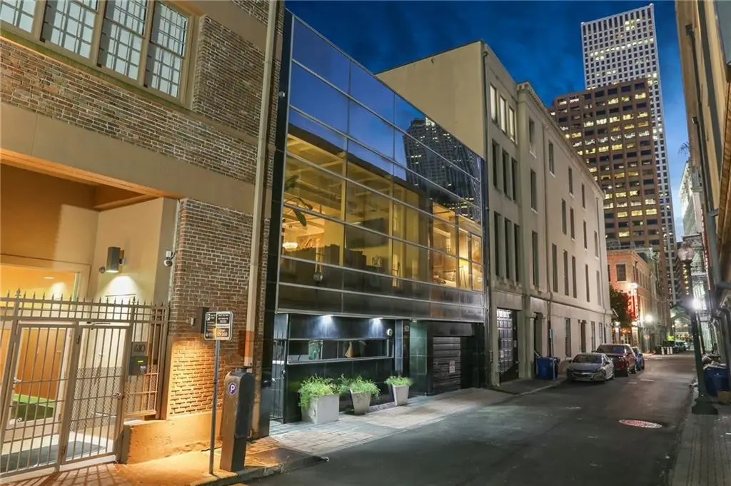 422 Natchez Street, New Orleans, LA 70130 - Image #1