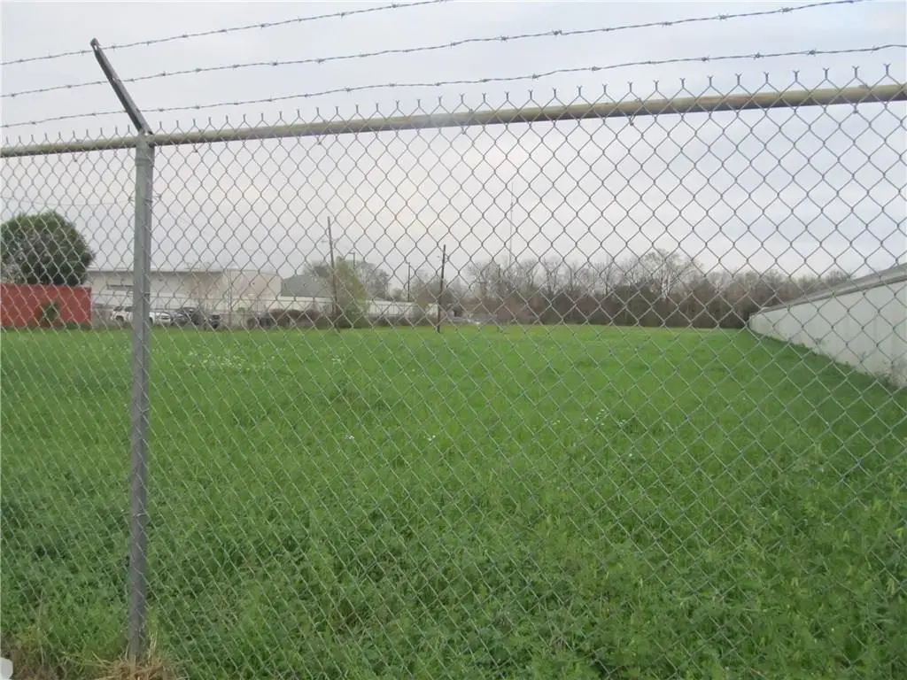 525 Whitney Avenue, Gretna, LA 70056 - #1